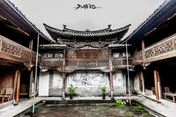 逃出华丽的房子