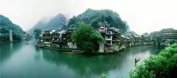 “商场保安徒手接住坠楼婴儿”视频热传,涉事保安公司:系模拟摆拍